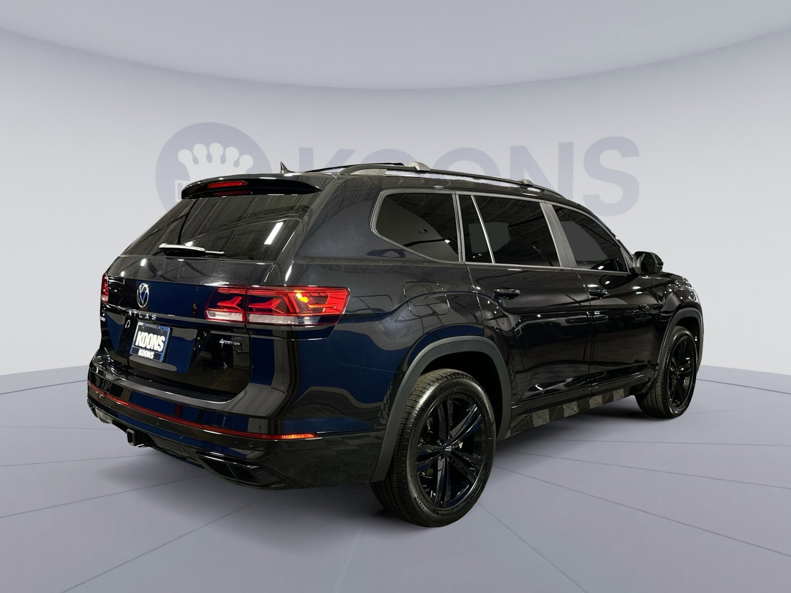 Used 2023 Volkswagen Atlas SEL R-Line image 7