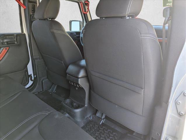 Used 2015 Jeep Wrangler Unlimited Sahara w/ Connectivity Group AWD/4WD image 27