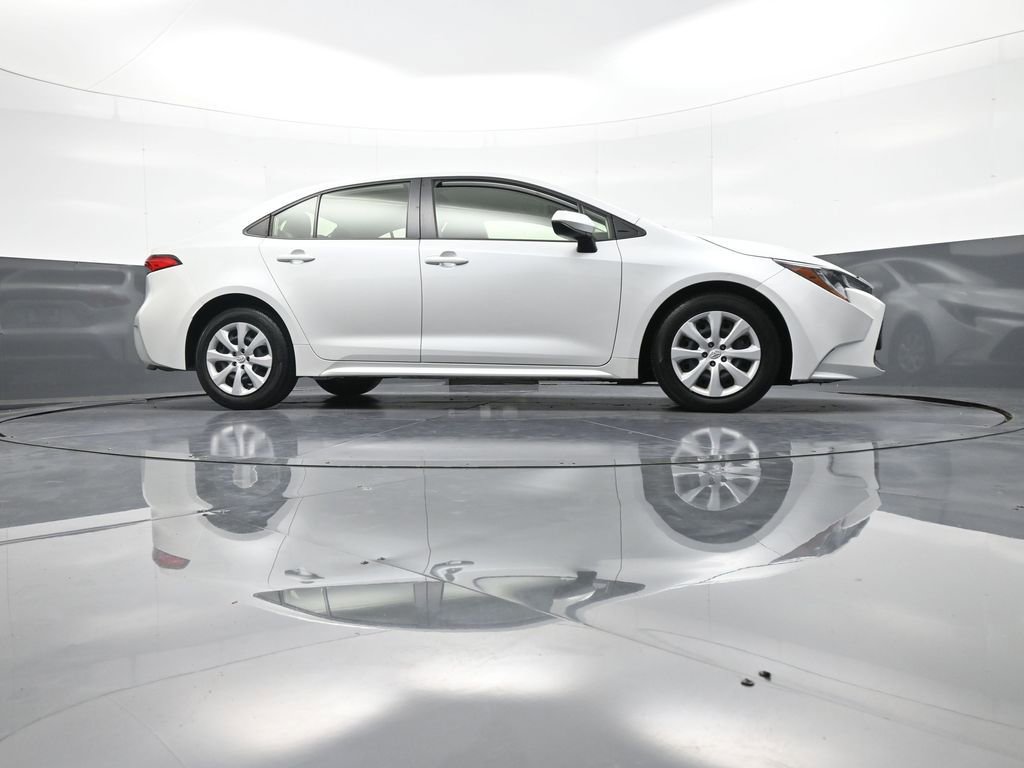 Certified 2022 Toyota Corolla LE FWD image 28