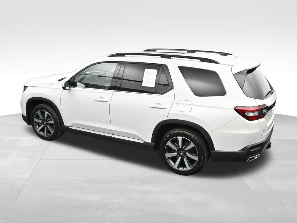 Used 2025 Honda Pilot Touring image 29
