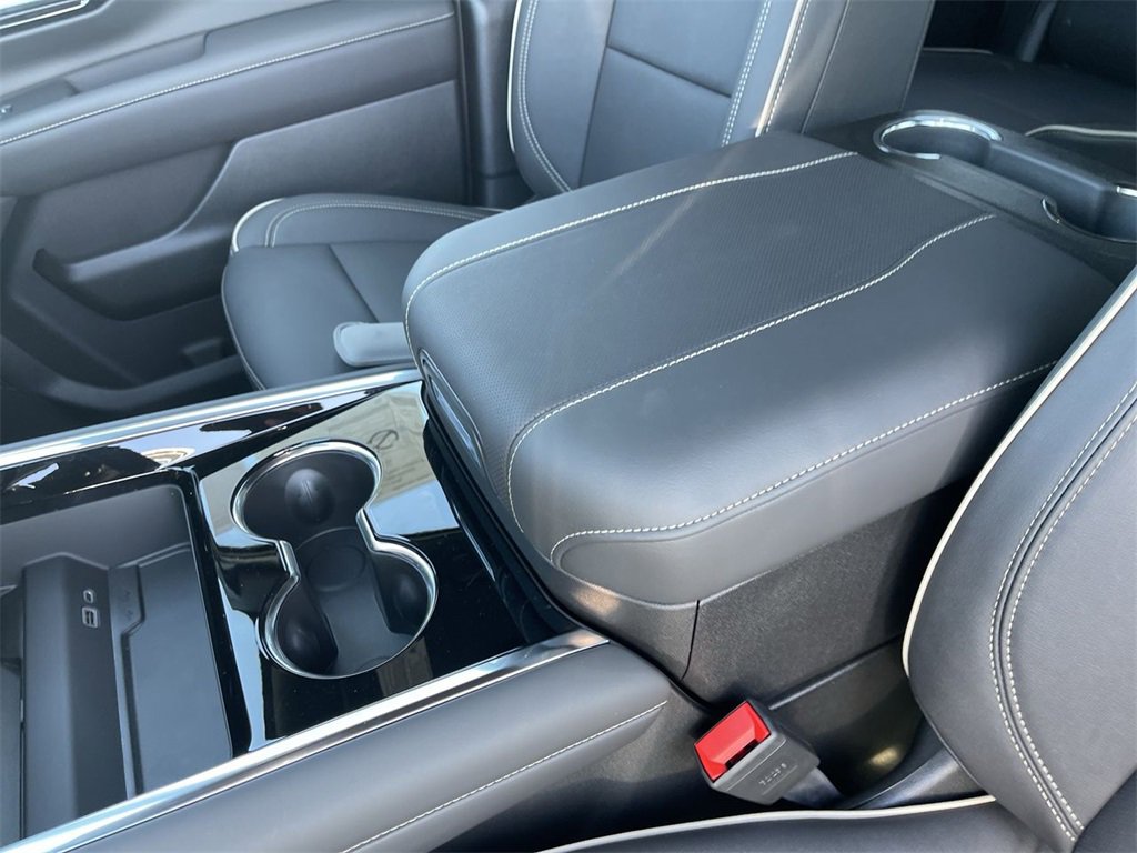 New 2025 Chevrolet Suburban Premier image 21