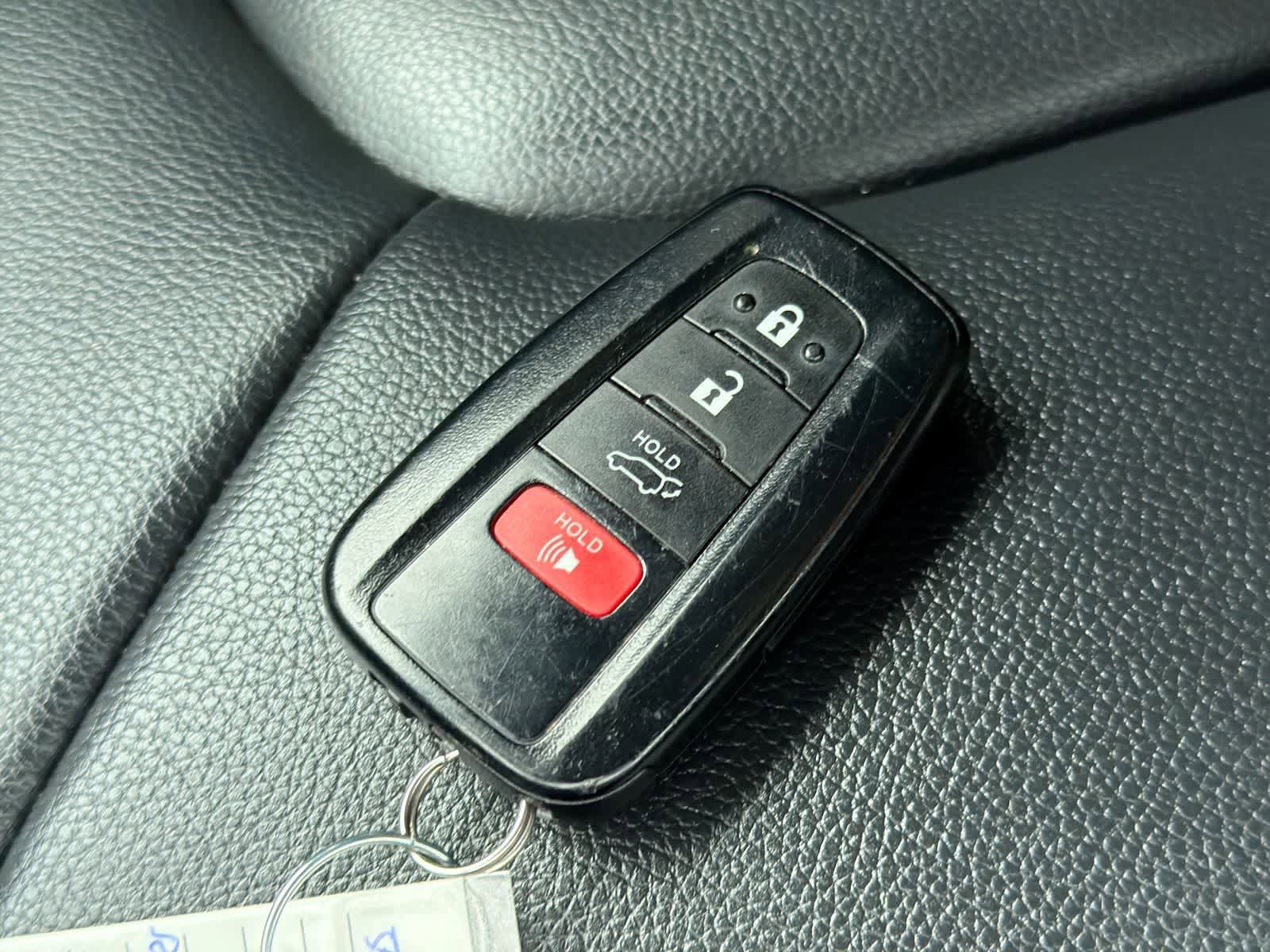 Used 2021 Toyota Highlander XLE AWD/4WD image 36