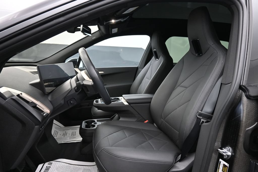 Used 2024 BMW iX xDrive50 w/ Premium Package AWD/4WD image 10