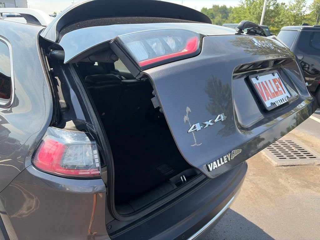 Used 2019 Jeep Cherokee Limited AWD/4WD image 16