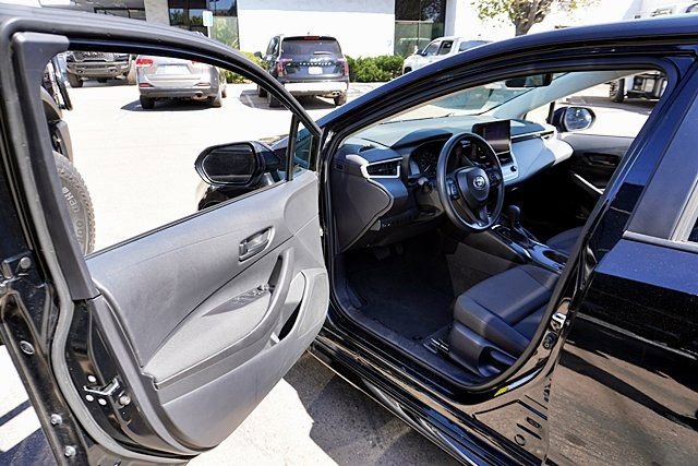 Used 2025 Toyota Corolla LE image 34