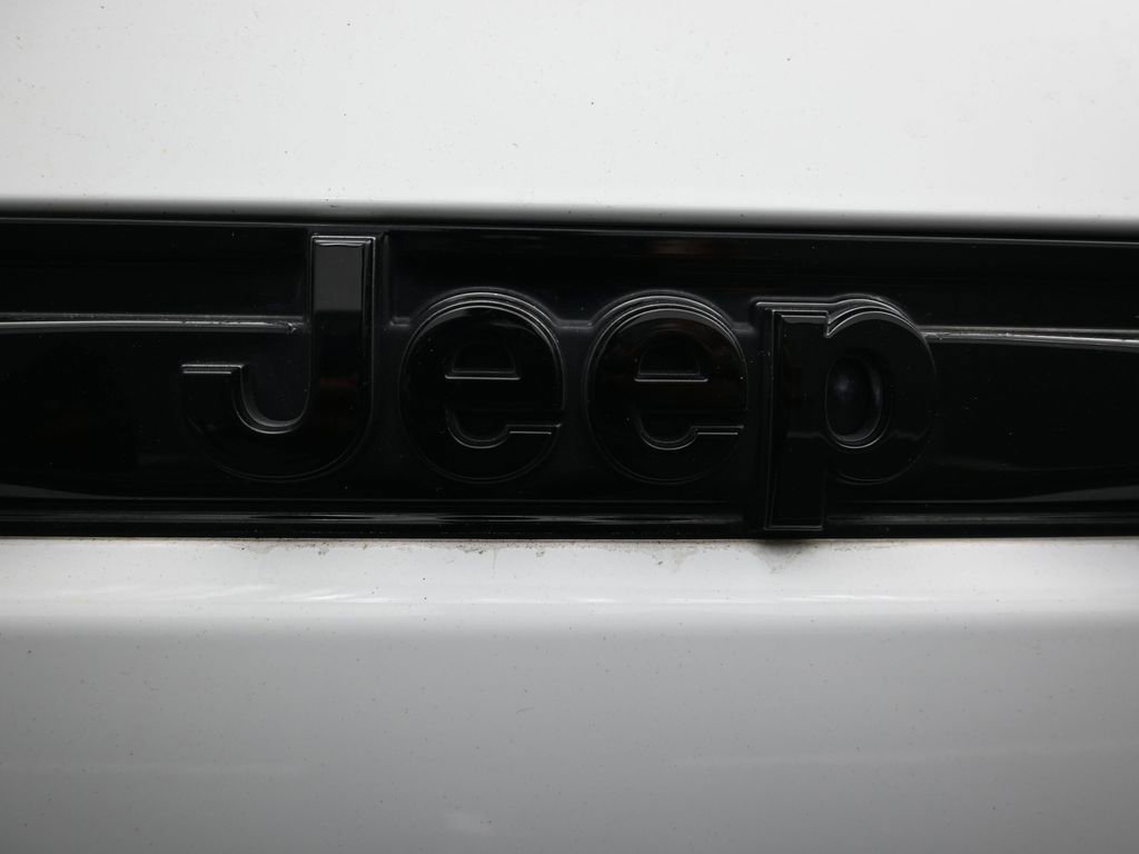 Used 2022 Jeep Grand Cherokee Altitude RWD image 19