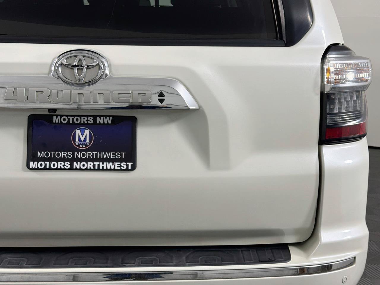 Used 2014 Toyota 4Runner Limited AWD/4WD image 25