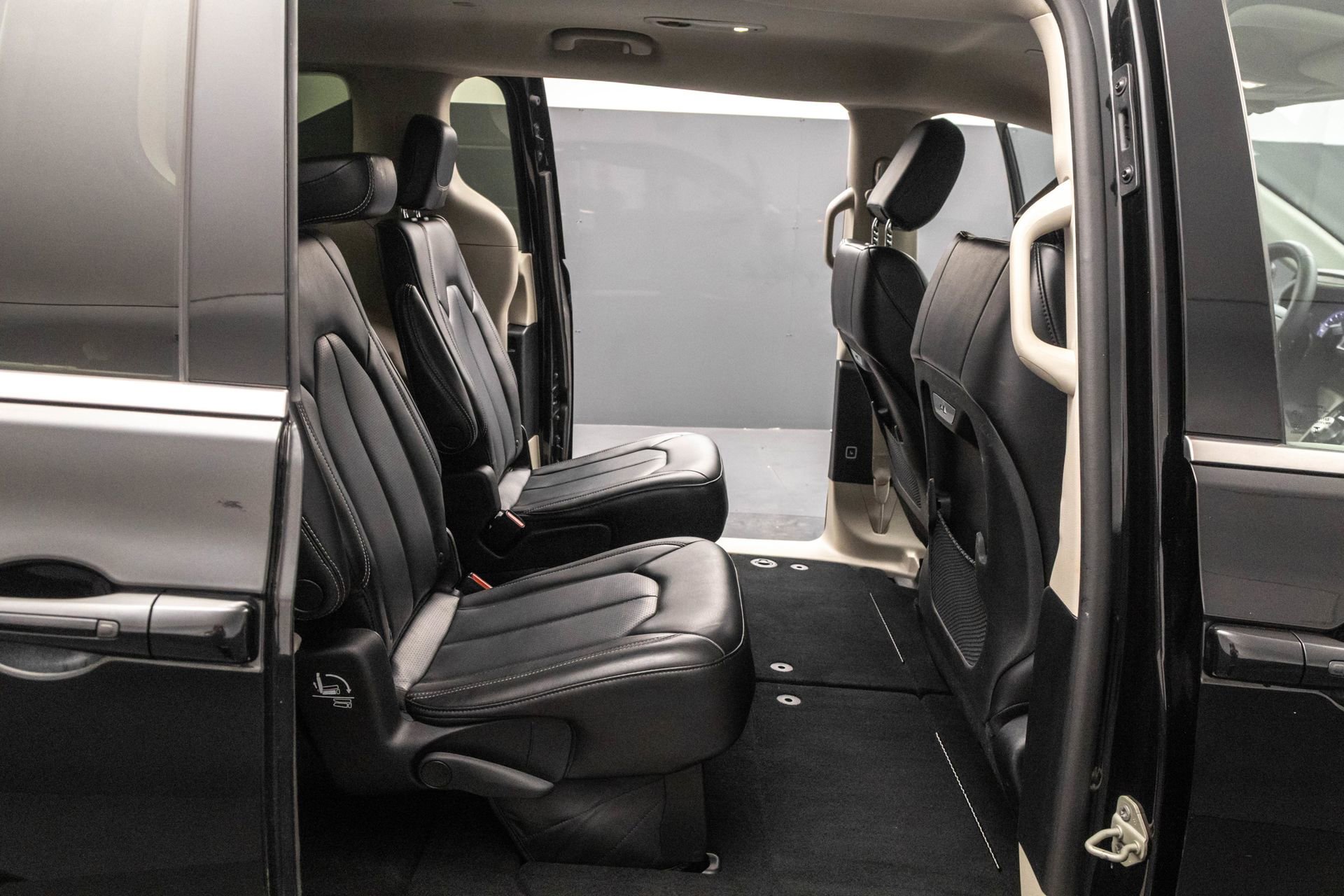 Used 2023 Chrysler Pacifica Touring-L image 33