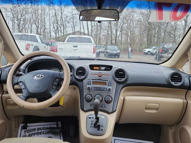 Used 2007 Kia Rondo LX w/ Convenience Pkg image 9