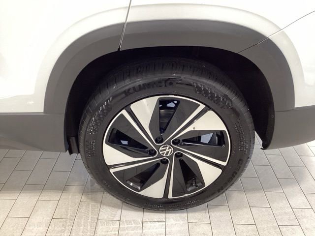 Used 2024 Volkswagen Taos SE image 21