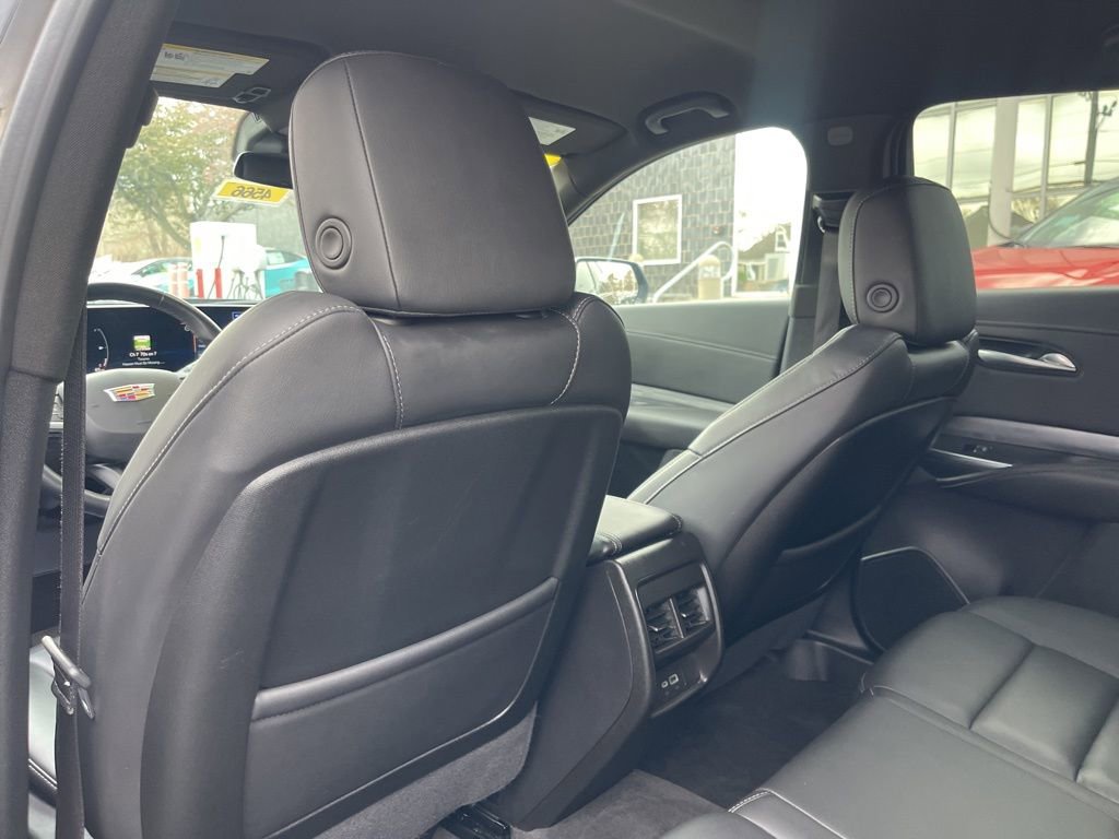 Used 2025 Cadillac XT4 Premium Luxury image 18