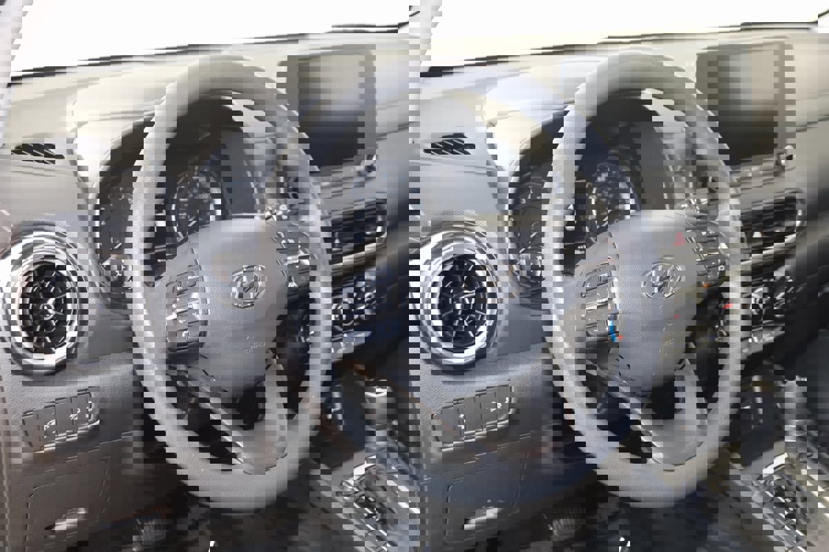 Used 2023 Hyundai Kona SEL w/ Cargo Package image 6