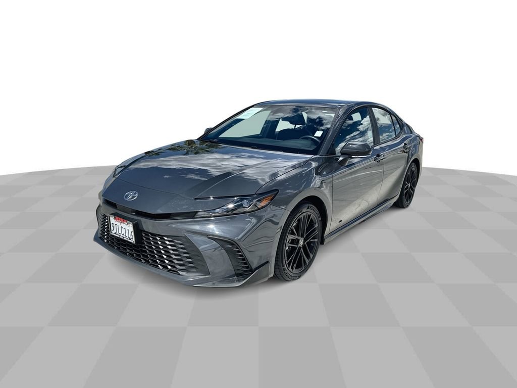 Used 2025 Toyota Camry SE image 1