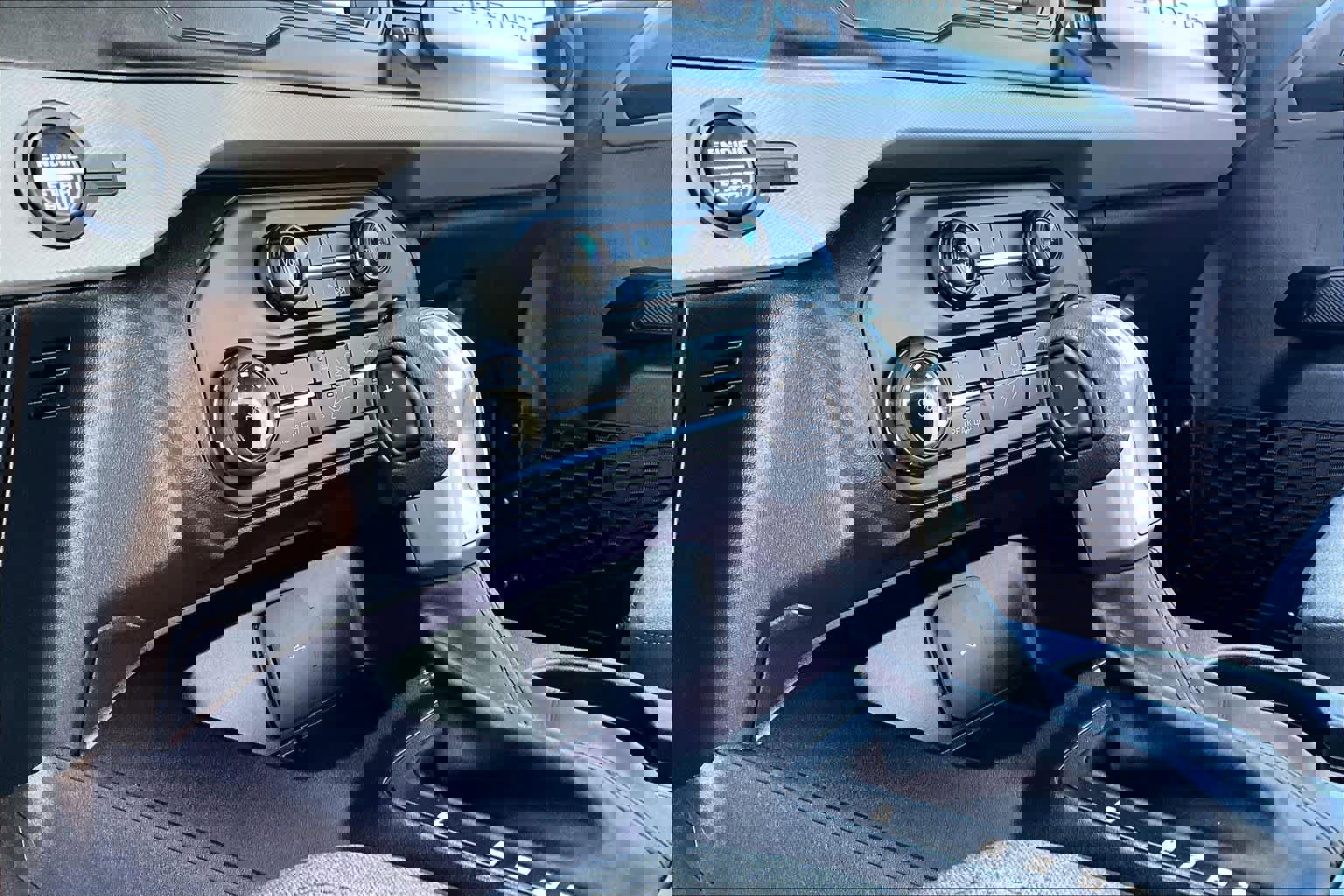 Used 2023 Ford Bronco Base image 35