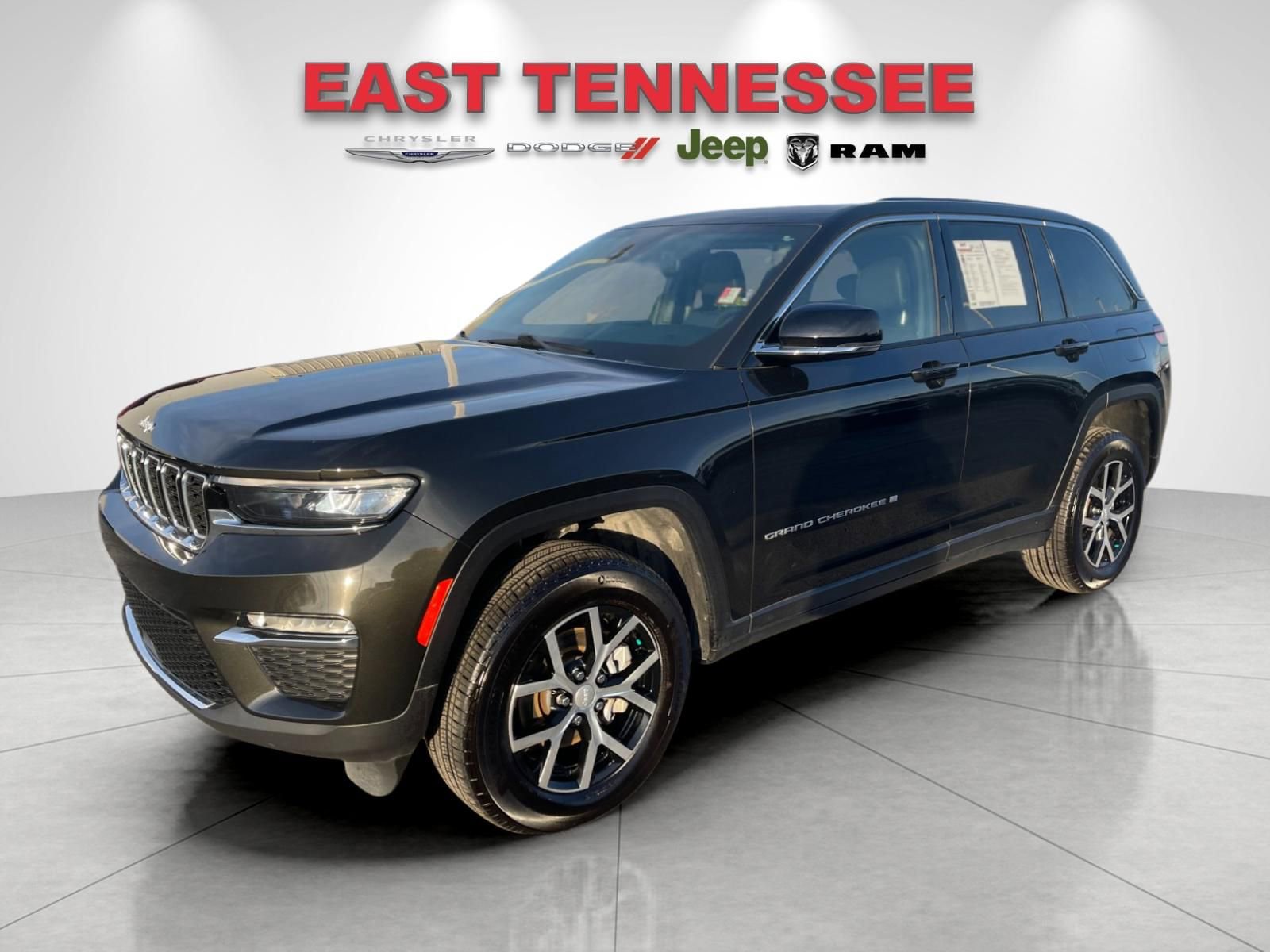 Used 2024 Jeep Grand Cherokee Limited w/ Trailer Tow Package image 7