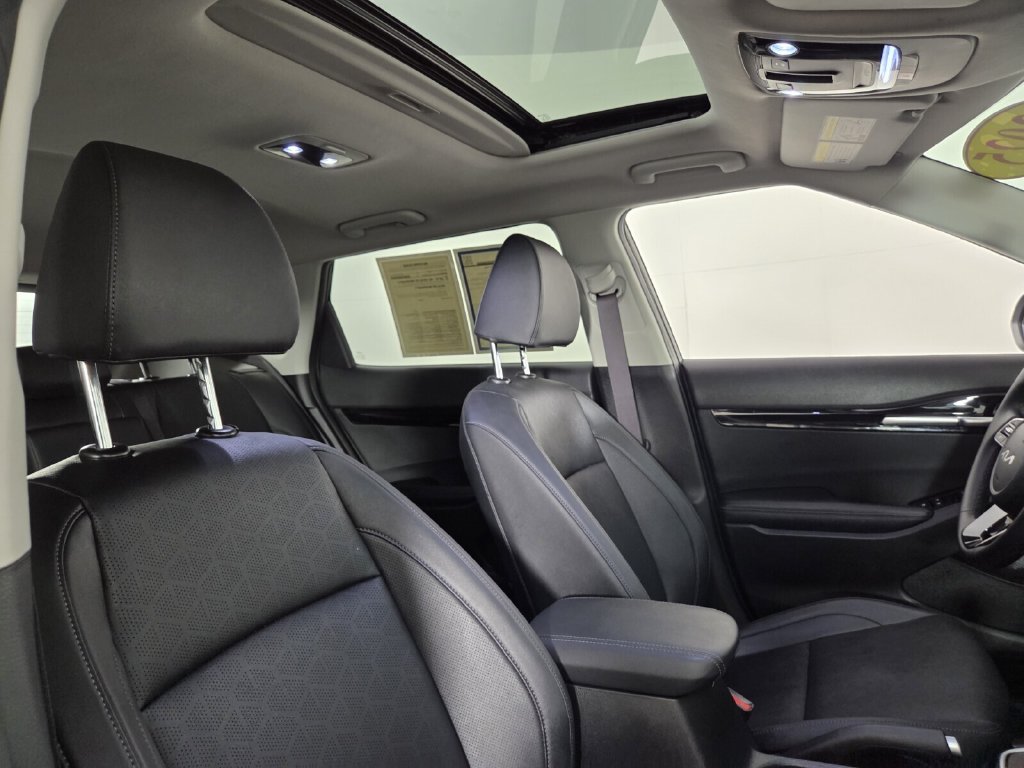 Used 2025 Kia Seltos EX w/ EX Sunroof Package FWD image 36