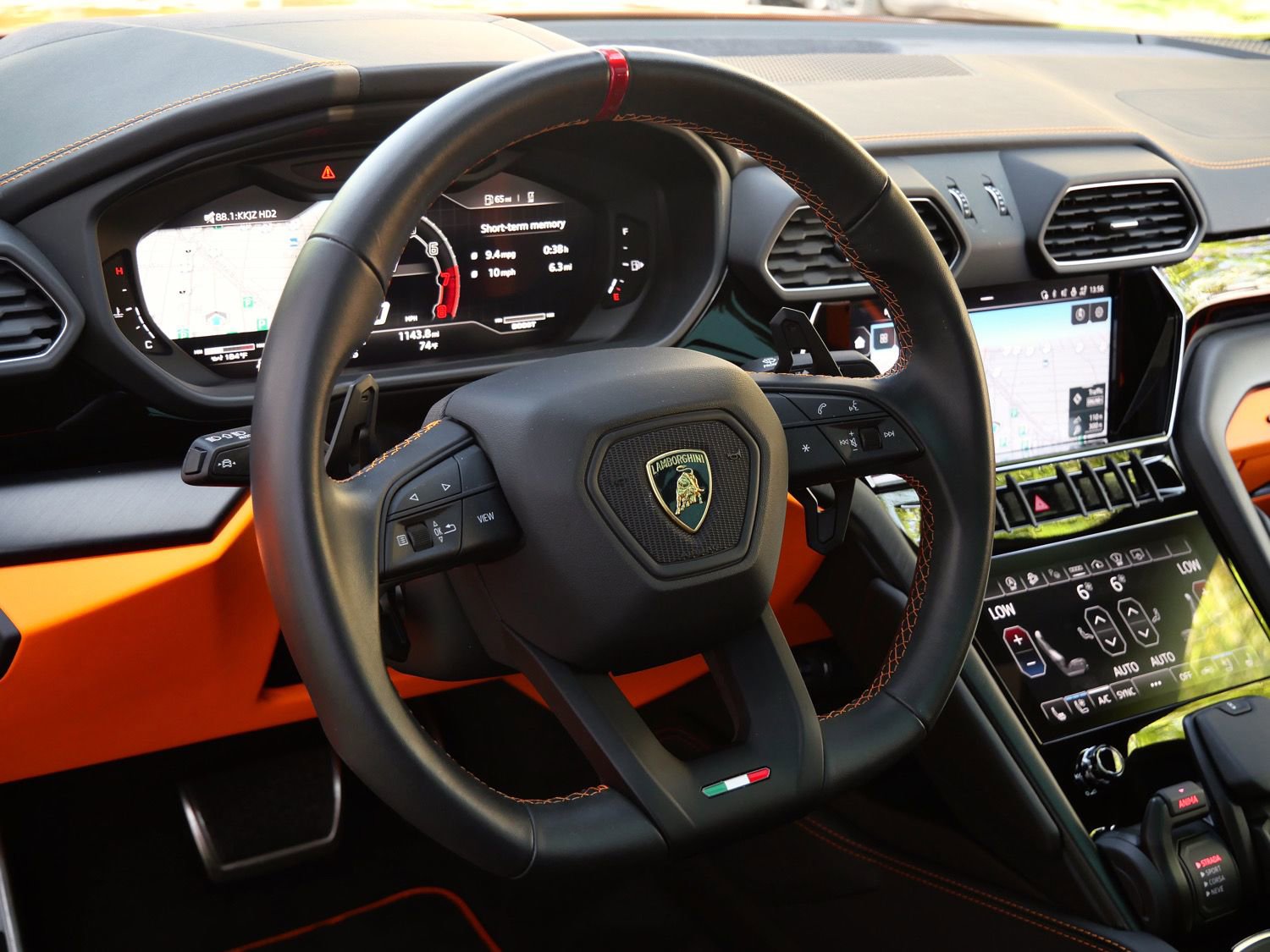 Used 2024 Lamborghini Urus S AWD/4WD image 15