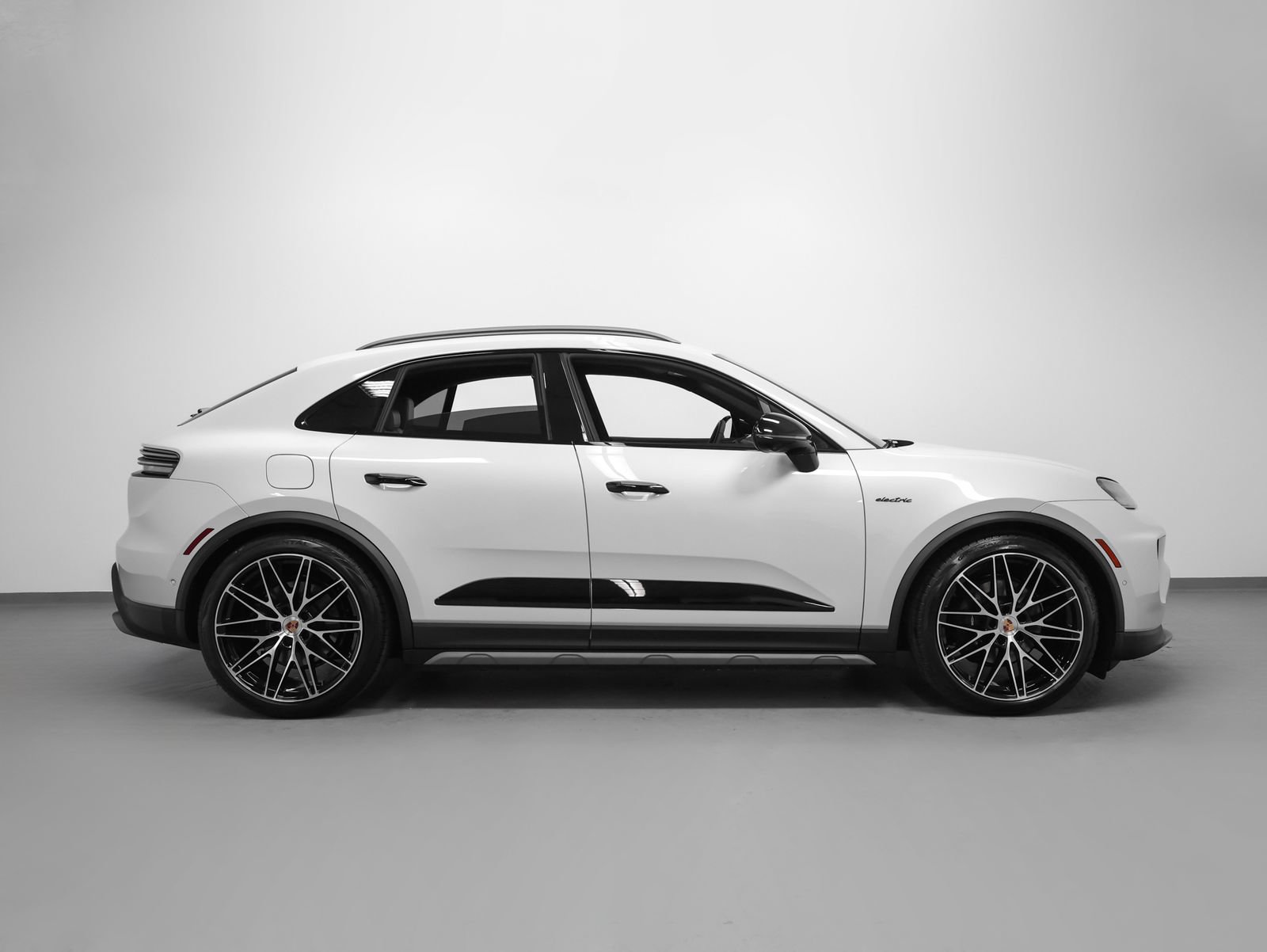 New 2026 Porsche Macan 4 Electric AWD/4WD image 13