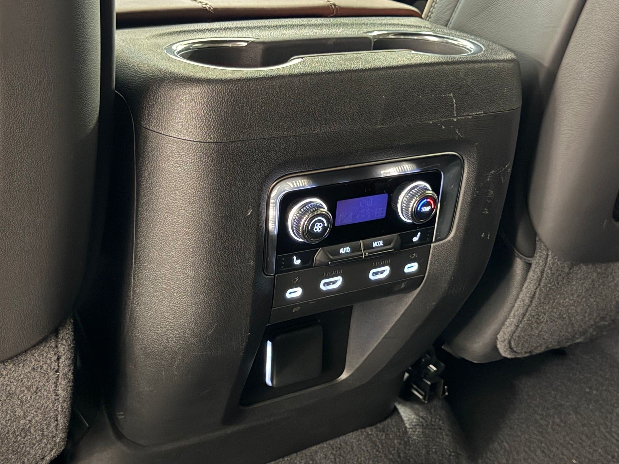 Used 2023 GMC Yukon Denali Ultimate AWD/4WD image 45