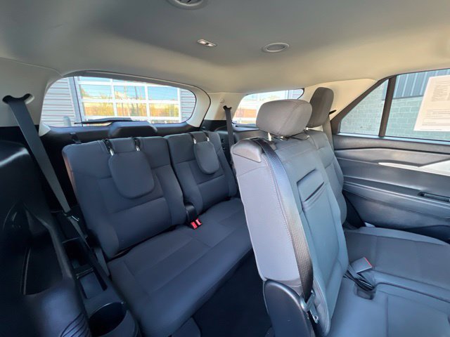 Used 2025 Ford Explorer Active AWD/4WD image 15