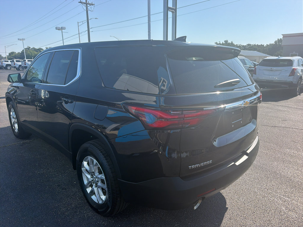 Used 2022 Chevrolet Traverse LS FWD image 4