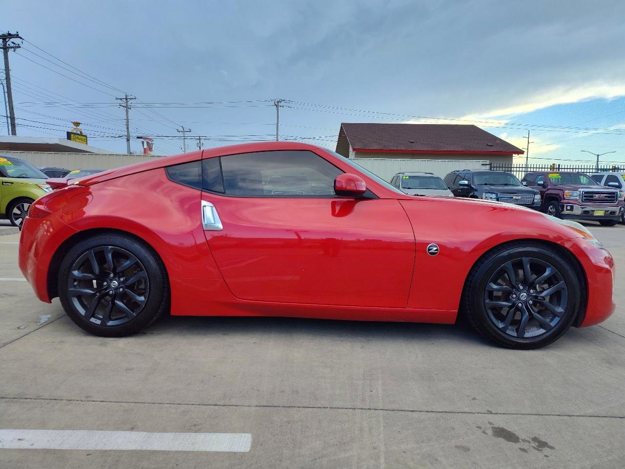 Used 2015 Nissan 370Z Coupe image 3