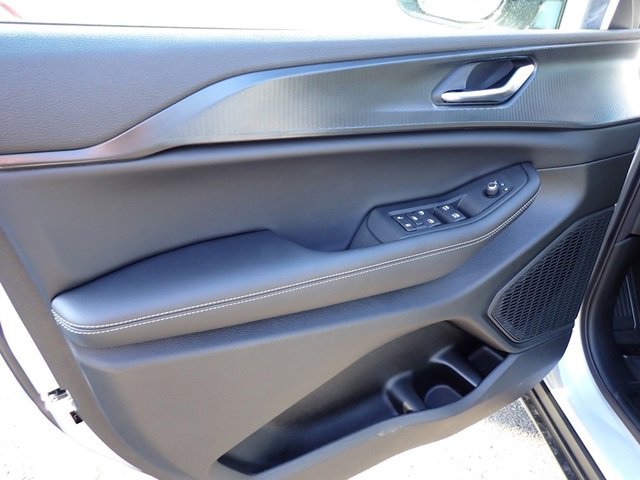 New 2025 Jeep Grand Cherokee Altitude image 14