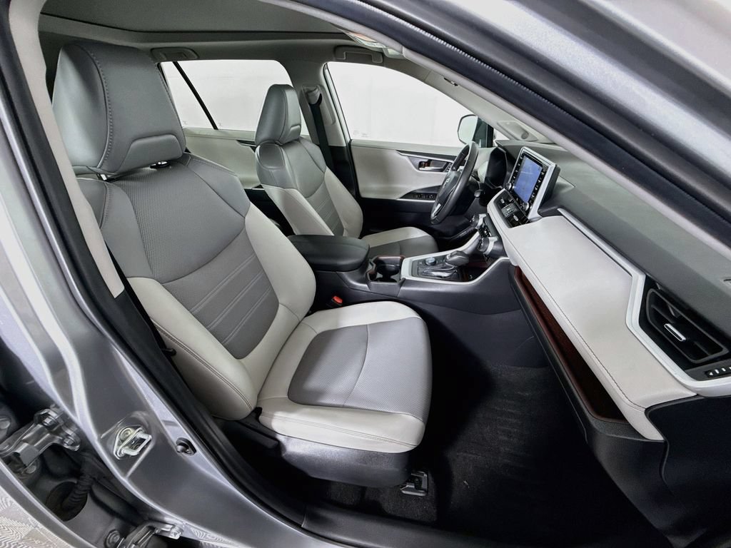 Used 2021 Toyota RAV4 Limited AWD/4WD image 30