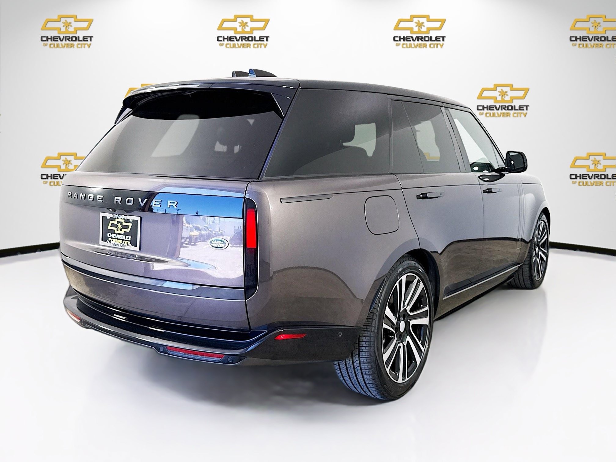 Used 2023 Land Rover Range Rover SE AWD/4WD image 8