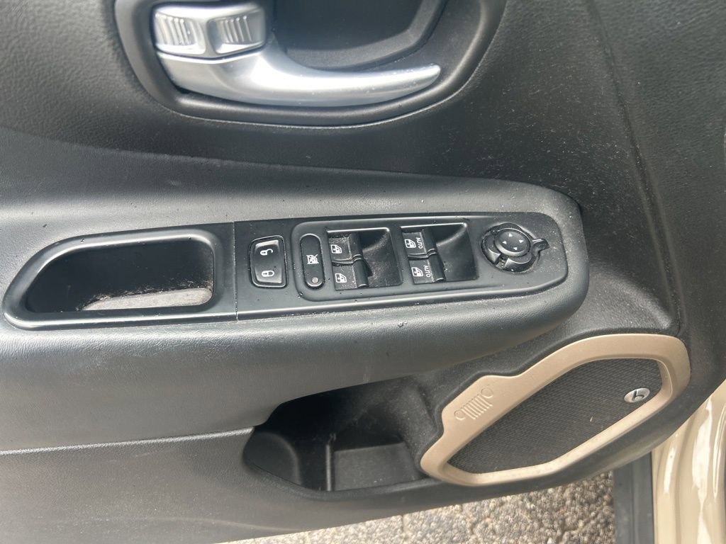 Used 2016 Jeep Renegade 75th Anniversary AWD/4WD image 15