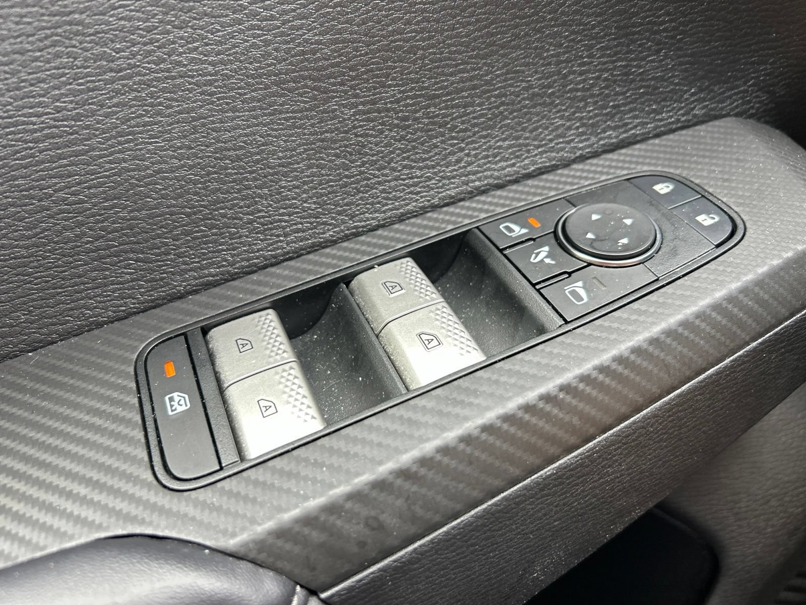 Used 2024 Mitsubishi Outlander SE FWD image 25