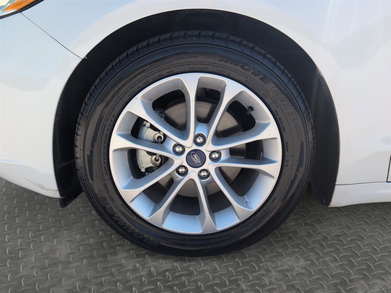 Used 2020 Ford Fusion SE FWD image 21