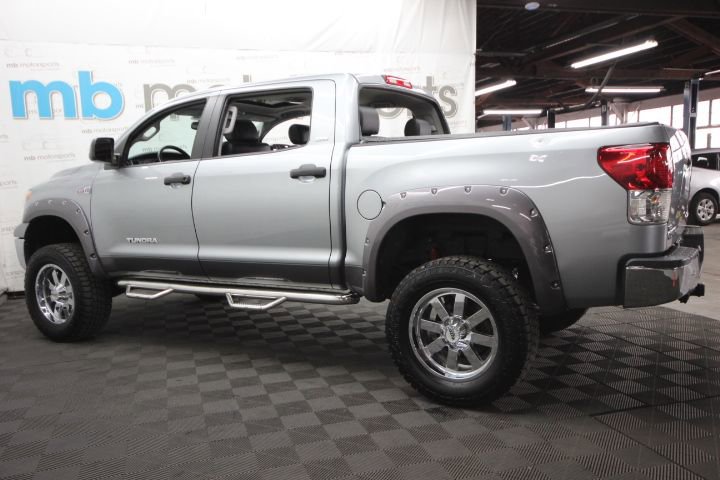 Used 2013 Toyota Tundra 4x4 CrewMax image 2