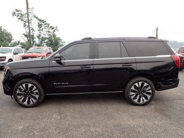 Used 2025 Ford Expedition Platinum w/ Driver's Package AWD/4WD image 2