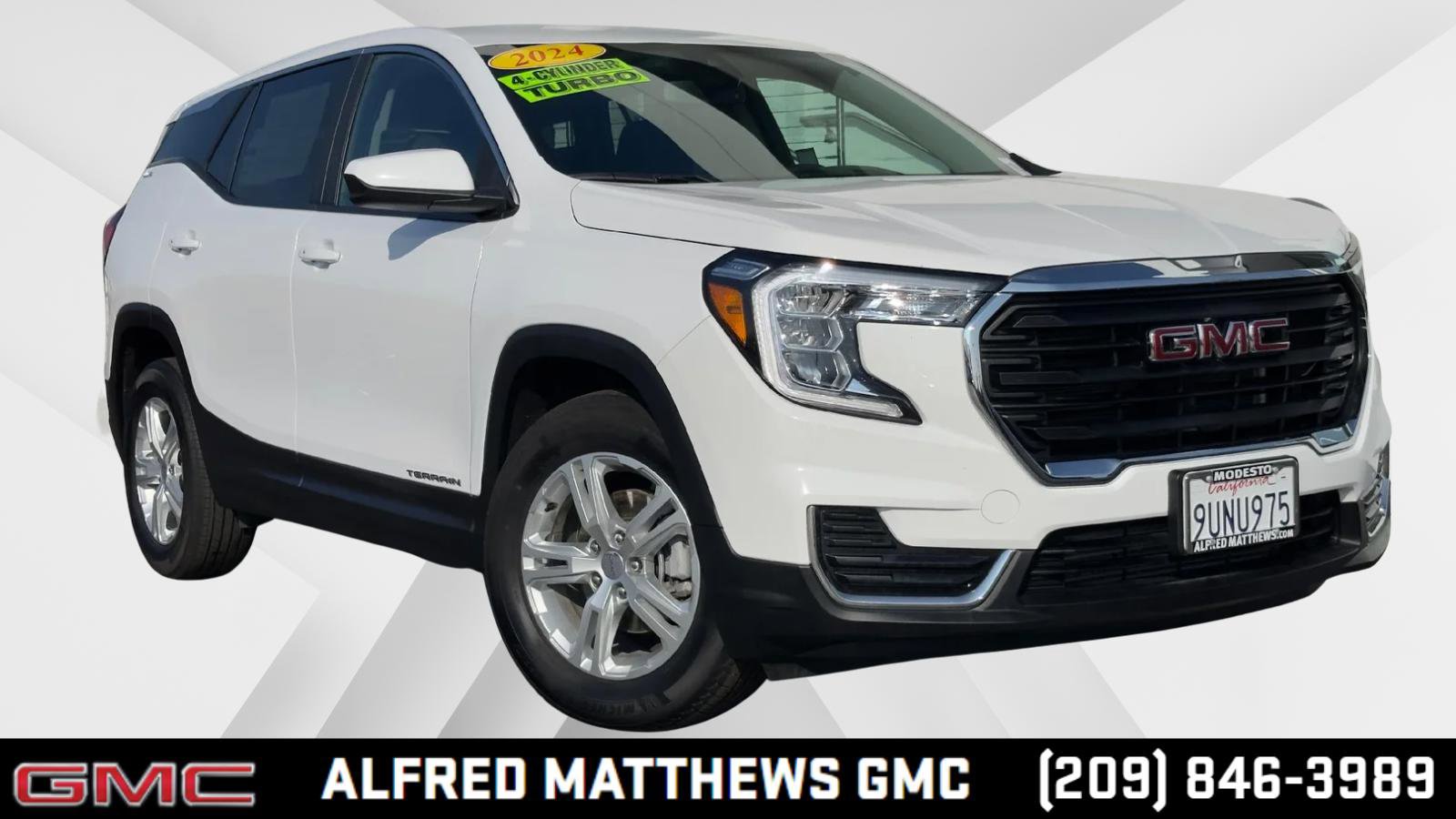 Used 2024 GMC Terrain SLE image 1