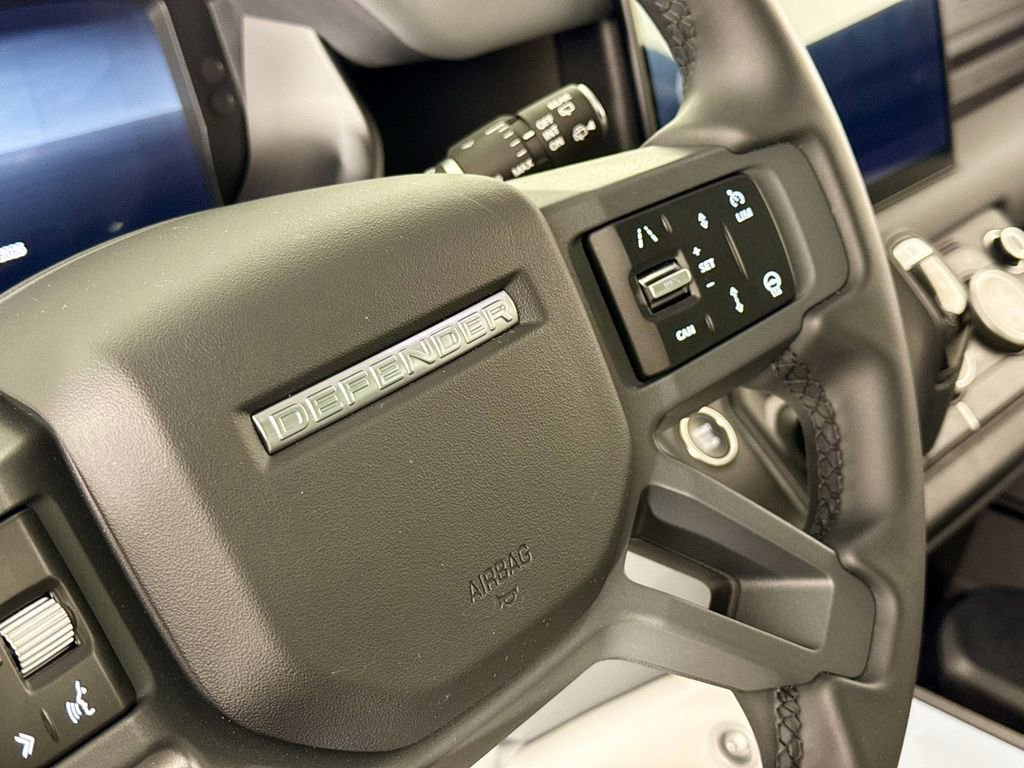 Used 2025 Land Rover Defender 110 X-Dynamic SE image 19