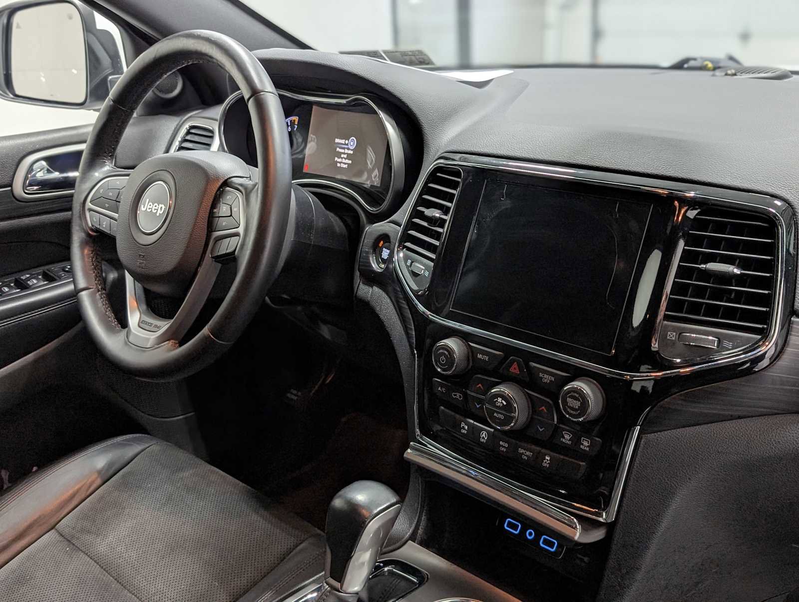 Used 2020 Jeep Grand Cherokee Laredo w/ Laredo X Package image 43