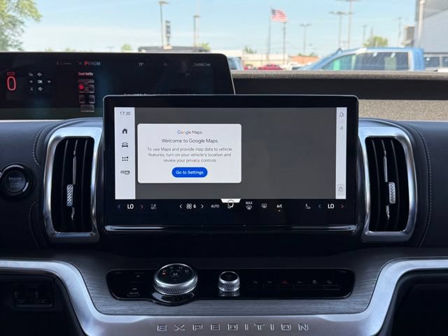 Used 2025 Ford Expedition Platinum w/ Driver's Package AWD/4WD image 3