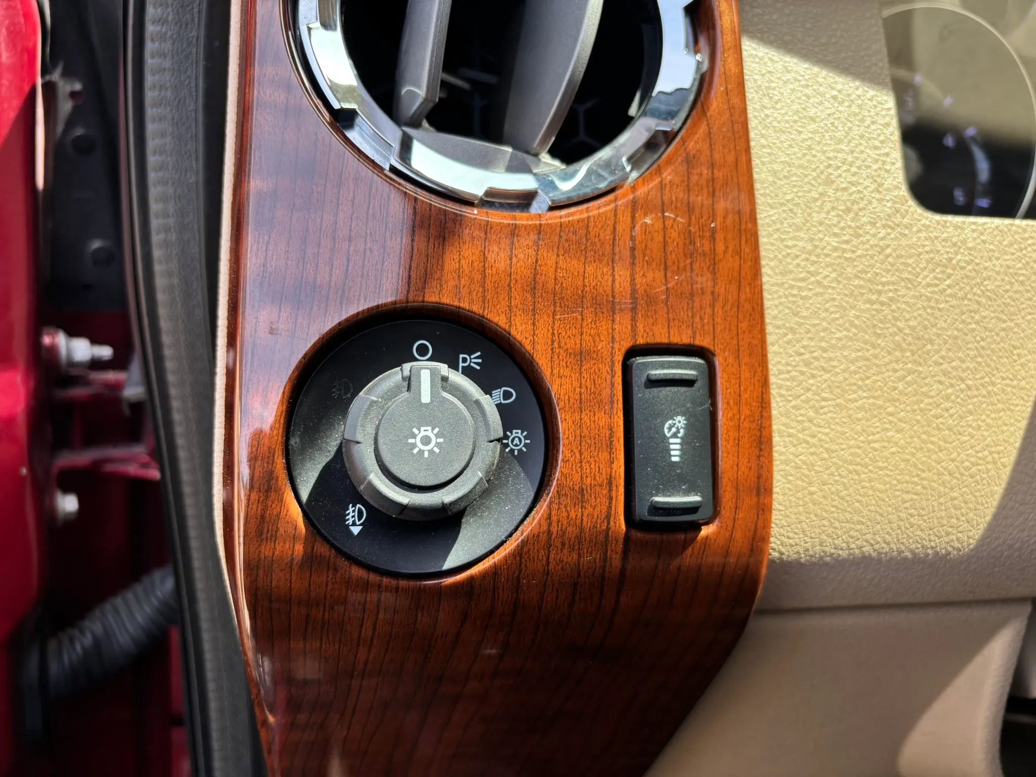 Used 2016 Ford F250 King Ranch w/ FX4 Off-Road Package AWD/4WD image 26