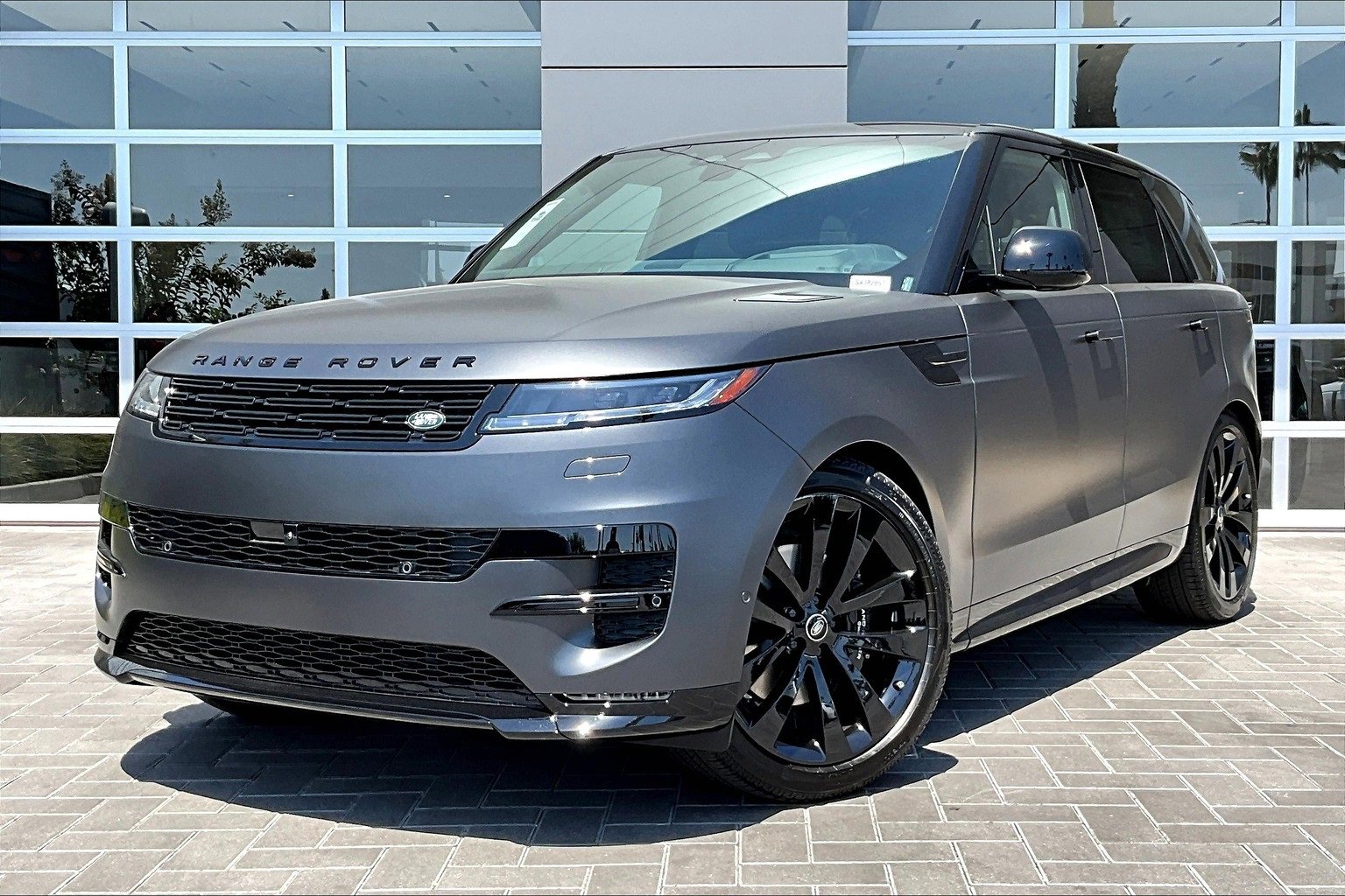 New 2025 Land Rover Range Rover Sport Dynamic SE