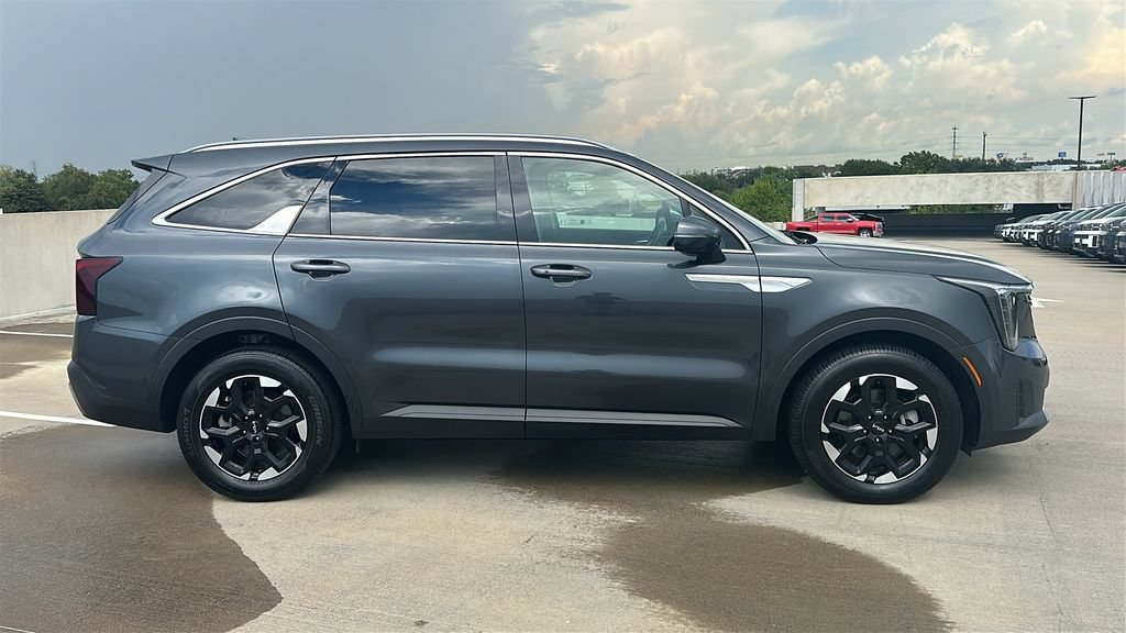 Used 2024 Kia Sorento S FWD image 13