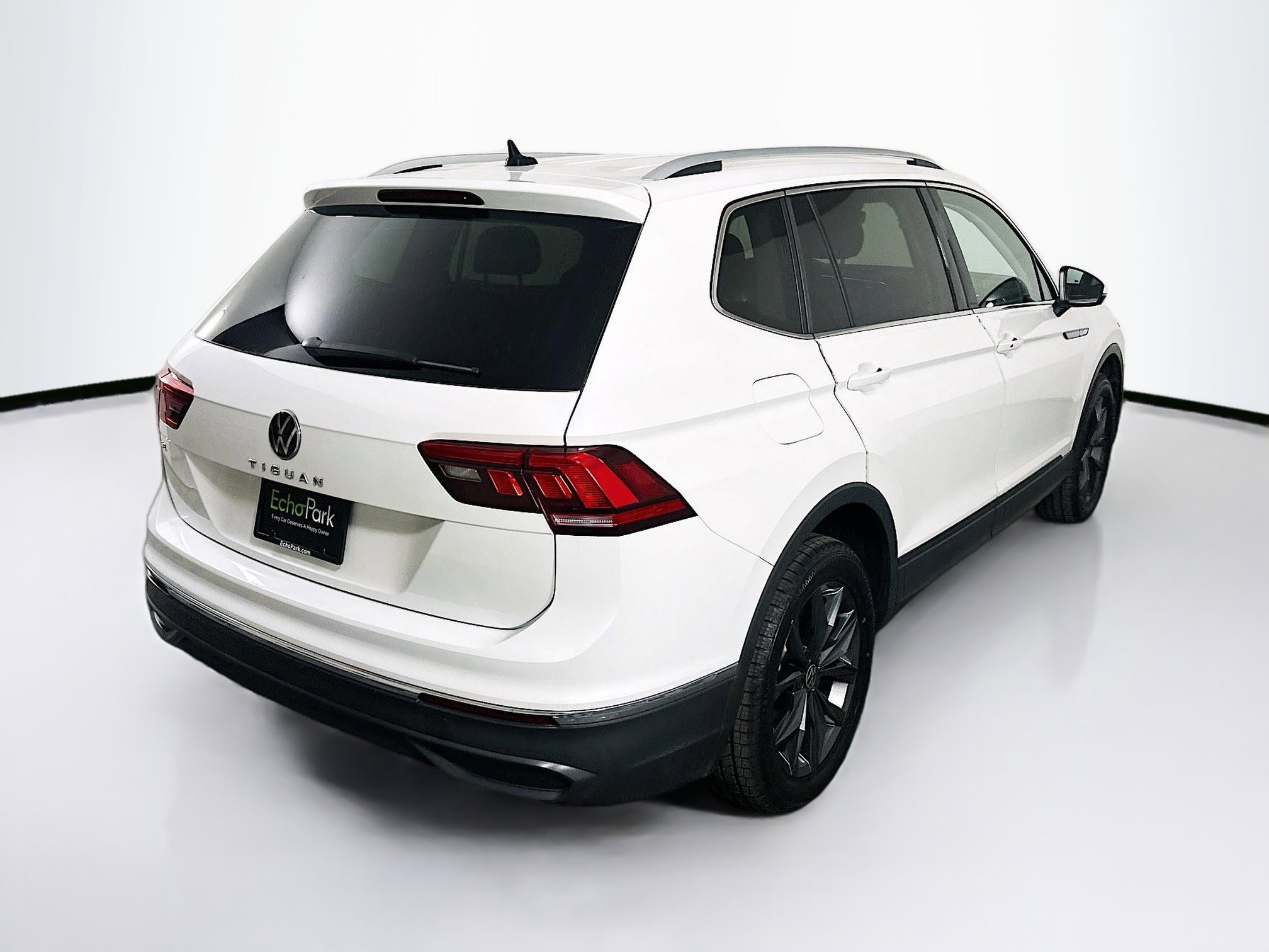 Used 2023 Volkswagen Tiguan SE image 9