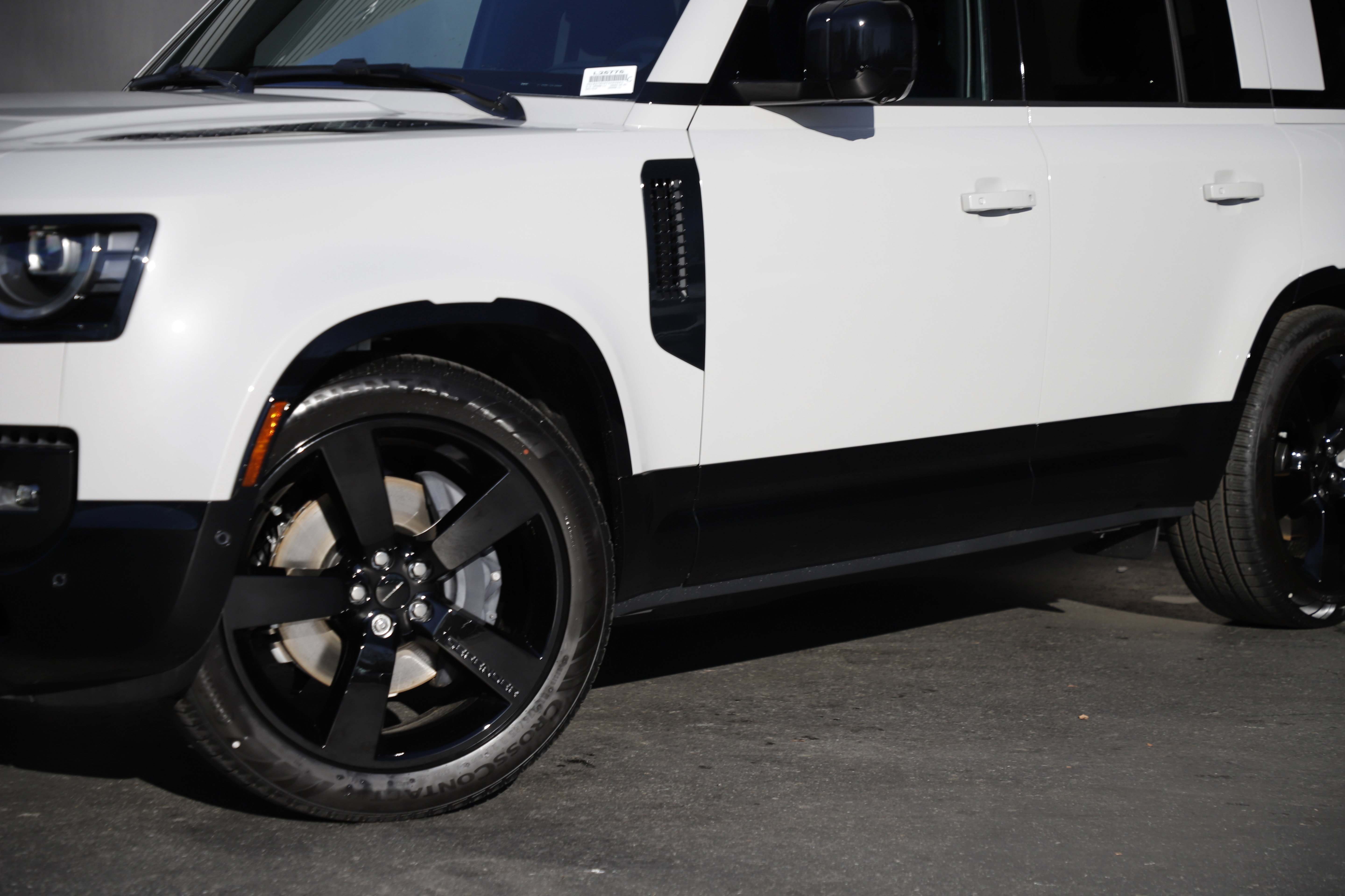 New 2026 Land Rover Defender 110 X-Dynamic SE image 2