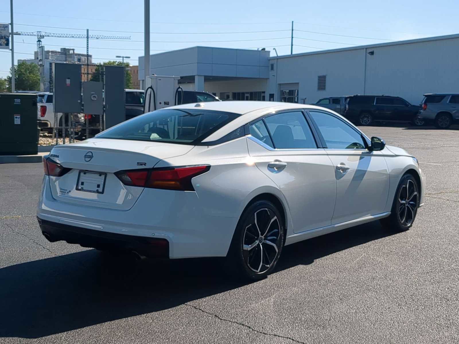 Used 2024 Nissan Altima 2.5 SR FWD image 8