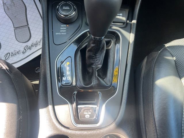 Used 2019 Jeep Cherokee Overland AWD/4WD image 30