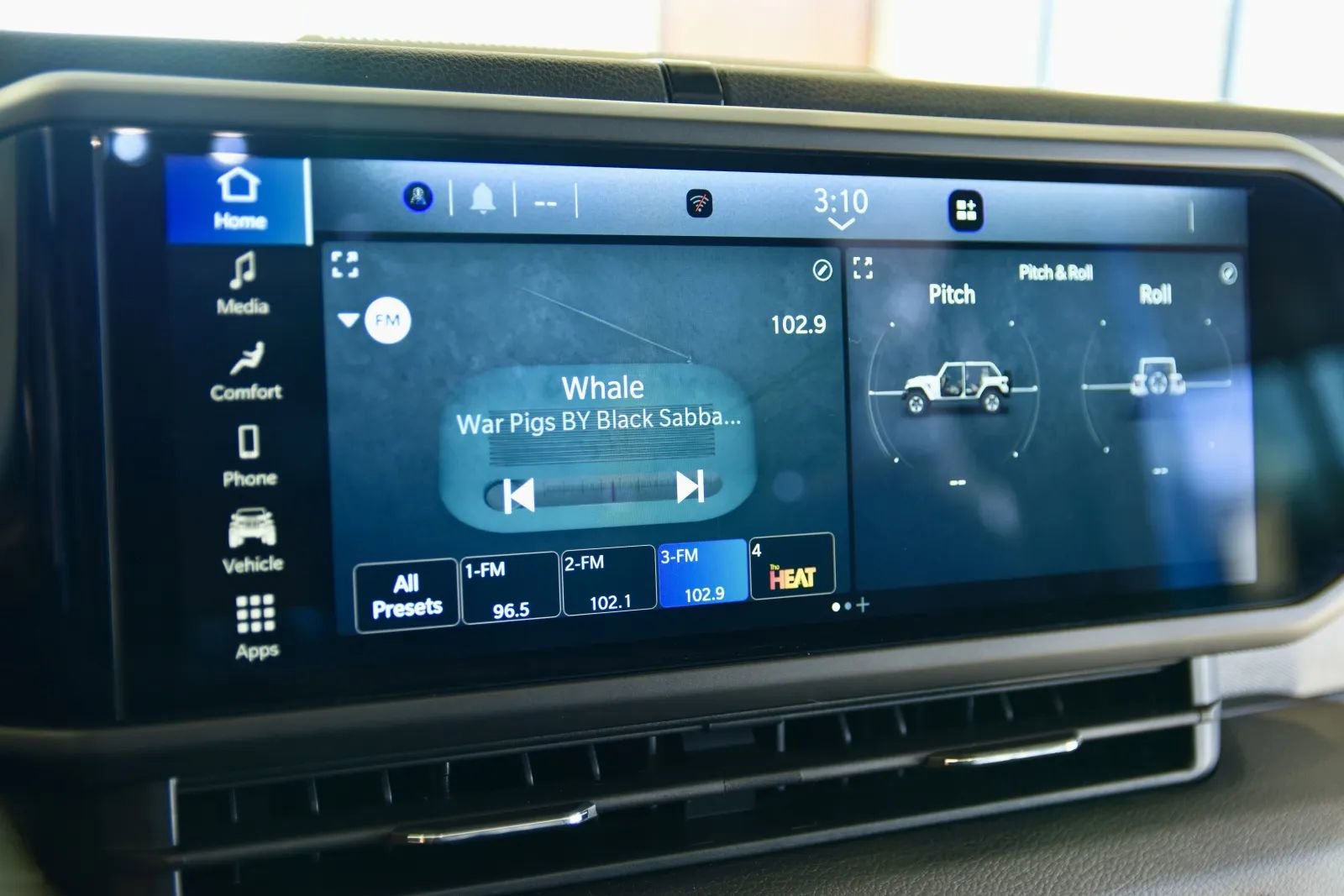 Used 2024 Jeep Wrangler Willys image 14