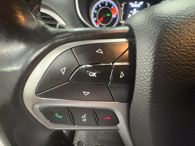 Used 2019 Jeep Cherokee Latitude w/ Cold Weather Group FWD image 21
