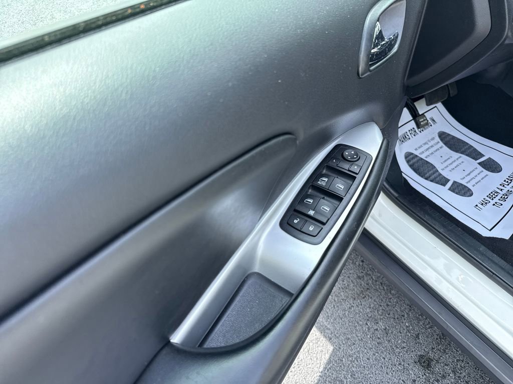 Used 2017 Dodge Journey SE w/ Flexible Seating Group image 11