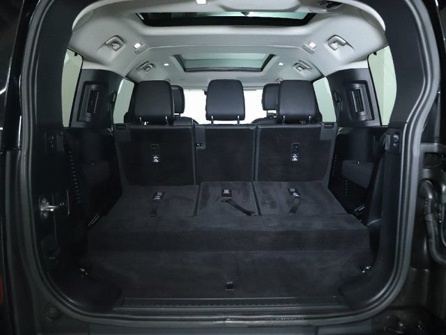 Certified 2023 Land Rover Defender 130 SE AWD/4WD image 40