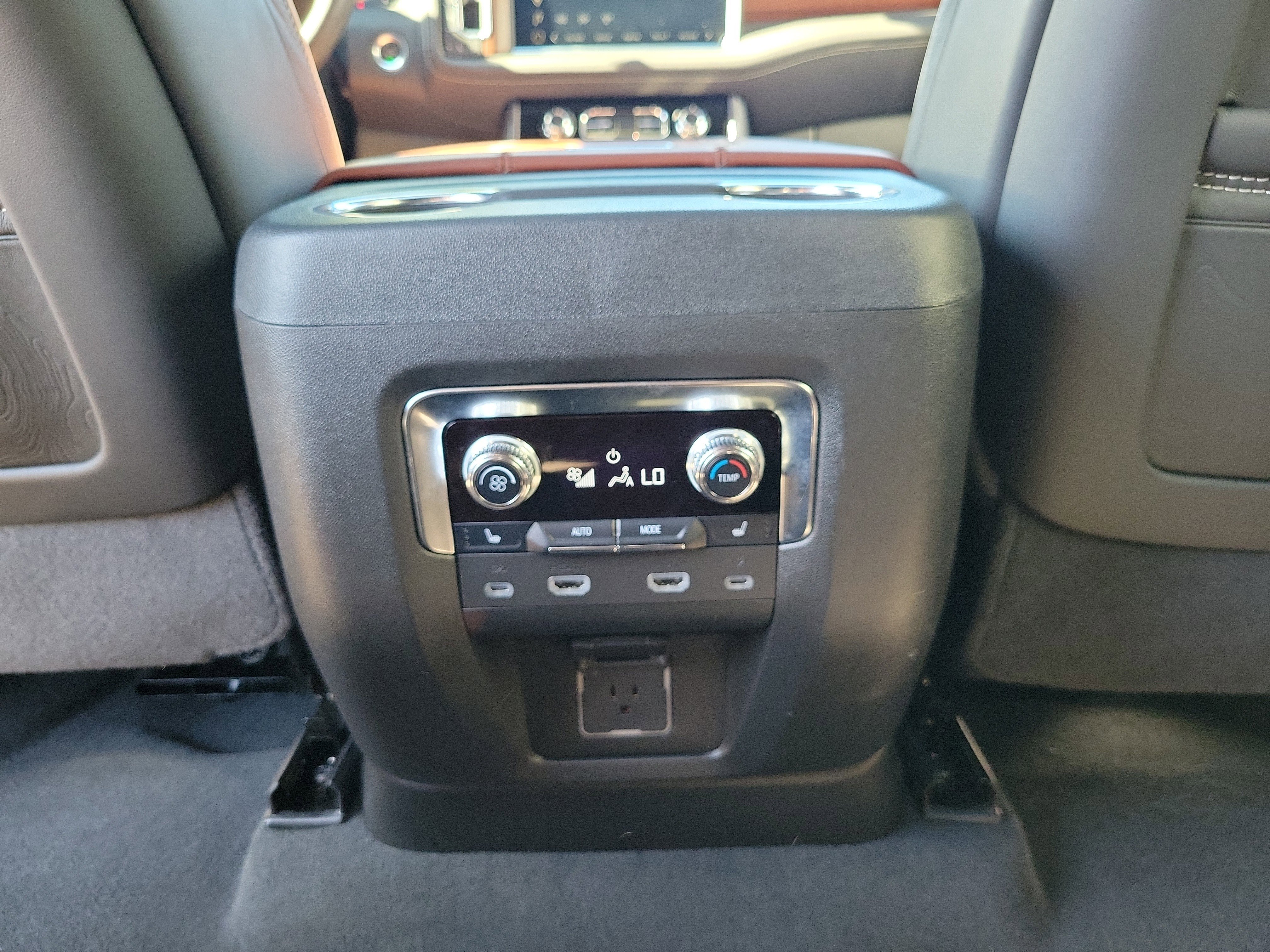 Used 2024 GMC Yukon Denali Ultimate image 18